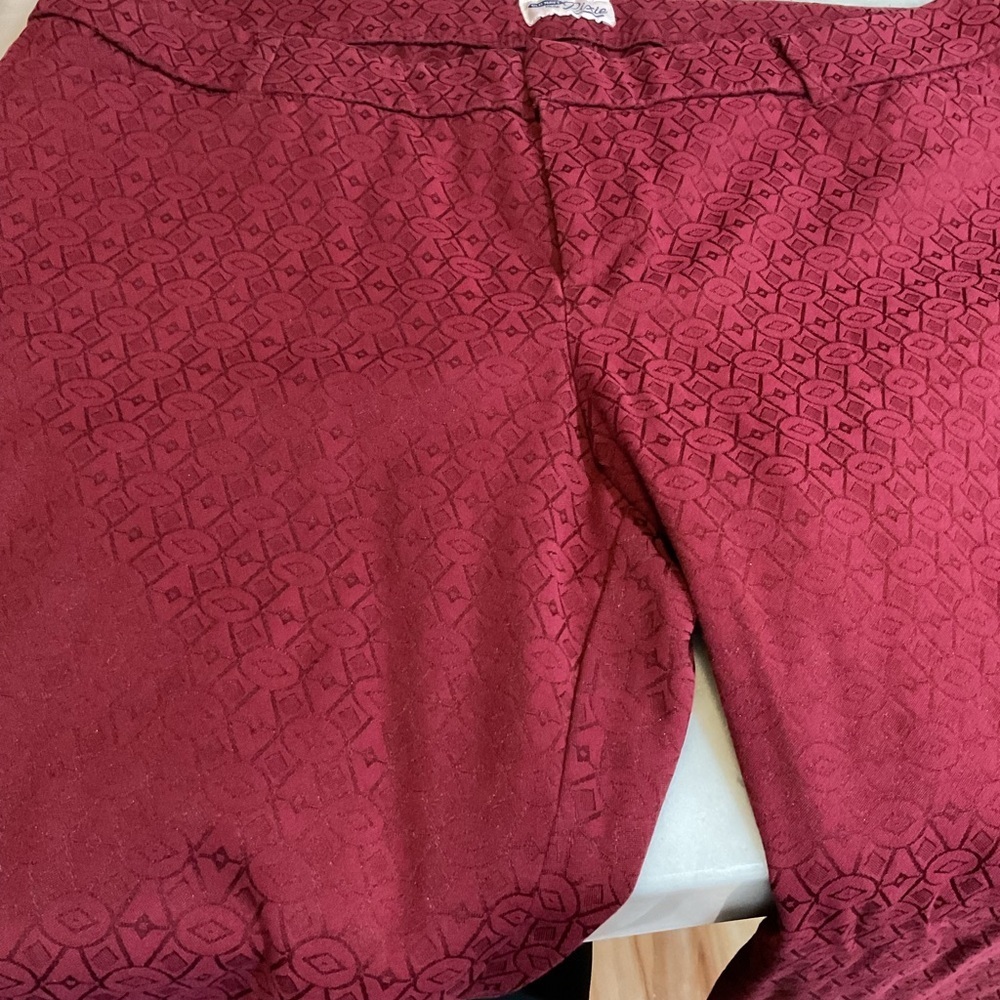 Old Navy Maroon Geometric Pixie Pants